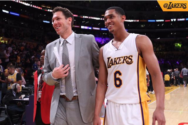 让篮下终结 让篮下终结