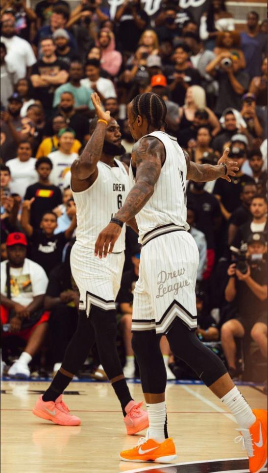 他又在中圈 他又在中圈